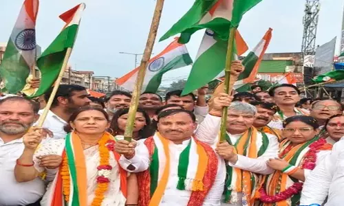 स्वतंत्रता दिवस पर तिरंगे के रंग में रंगा हापुड़ स्वतंत्रता दिवस पर तिरंगे के रंग में रंगा हापुड़