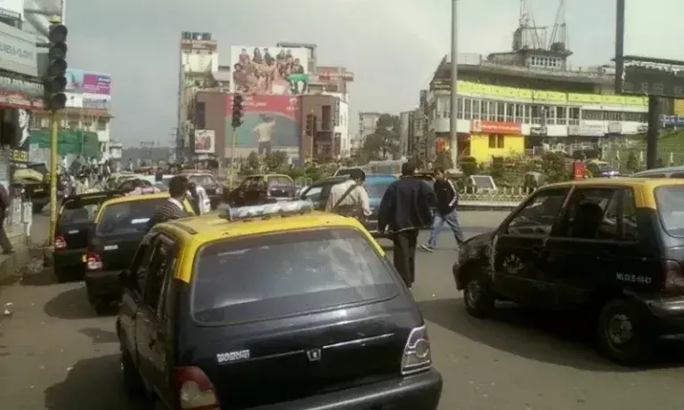 मेघालय: स्थानीय ट्रक ड्राइवरों का विरोध, काम में भेदभाव और पार्किंग पर उठाए सवाल मेघालय: स्थानीय ट्रक ड्राइवरों का विरोध, काम में भेदभाव और पार्किंग पर उठाए सवाल
