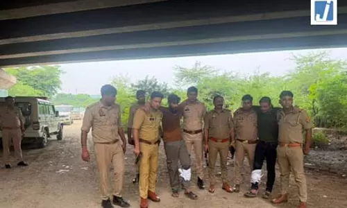 सवारी बनाकर लूट करने वाले बदमाशों से पुलिस की मुठभेड़, दो घायल