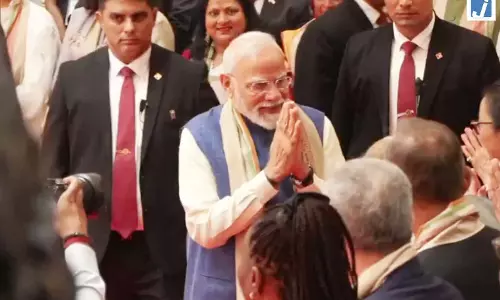 राष्ट्रपति भवन में एट होम रिसेप्शन, पीएम मोदी समेत कई गणमान्य हस्तियां हुईं शामिल राष्ट्रपति भवन में एट होम रिसेप्शन, पीएम मोदी समेत कई गणमान्य हस्तियां हुईं शामिल