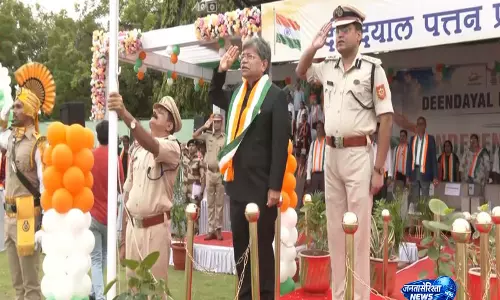 दीनदयाल पोर्ट पर फहराया गया तिरंगा