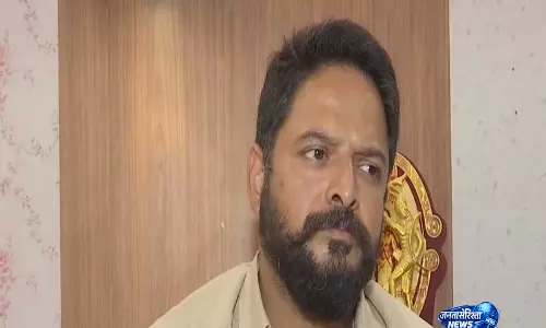 तिरंगा यात्रा विवाद पर कांग्रेस का पलटवार, देवेंद्र महतो को रोके जाने पर गरमाई सियासत तिरंगा यात्रा विवाद पर कांग्रेस का पलटवार, देवेंद्र महतो को रोके जाने पर गरमाई सियासत