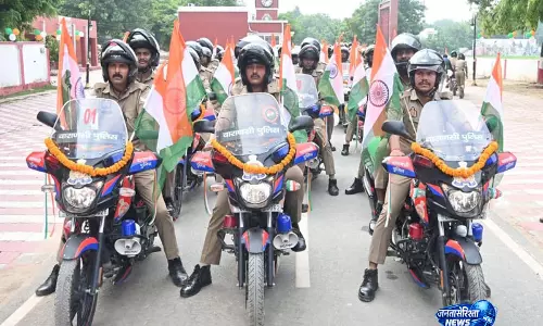 वाराणसी पुलिस को मिली 100 फैंटम बाइक वाराणसी पुलिस को मिली 100 फैंटम बाइक