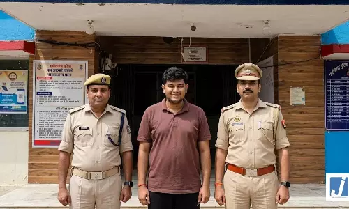 डिलीवरी में 5 मिनट की देरी पर बॉय को फ्लैट में बंद कर पीटा, बैंक मैनेजर गिरफ्तार
