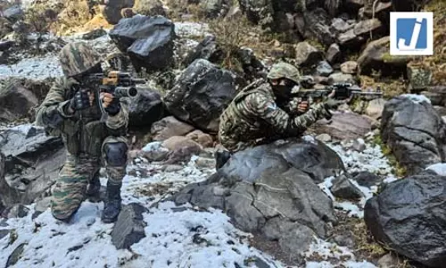 जम्मू-कश्मीर: पुंछ में आतंकियों का ठिकाना ध्वस्त, हथियारों का जखीरा बरामद