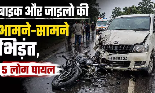 बाइक और जाइलो की आमने-सामने भिड़ंत, 5 लोग घायल बाइक और जाइलो की आमने-सामने भिड़ंत, 5 लोग घायल