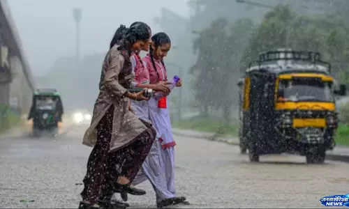 UP  में तेज हवाओं के साथ बरसेंगे बादल