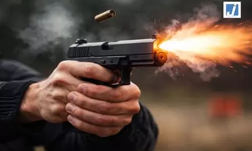 ज्वैलरी शॉप में लूट की कोशिश, विरोध करने पर मालिक को मारी गोली; ICU में हालत गंभीर ज्वैलरी शॉप में लूट की कोशिश, विरोध करने पर मालिक को मारी गोली; ICU में हालत गंभीर