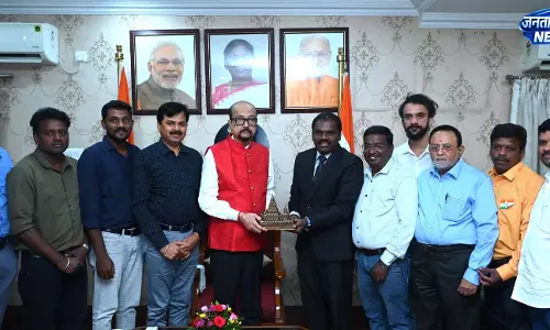 राज्यपाल रमेन डेका से चेन्नई के पत्रकारों ने सौजन्य भेंट की राज्यपाल रमेन डेका से चेन्नई के पत्रकारों ने सौजन्य भेंट की