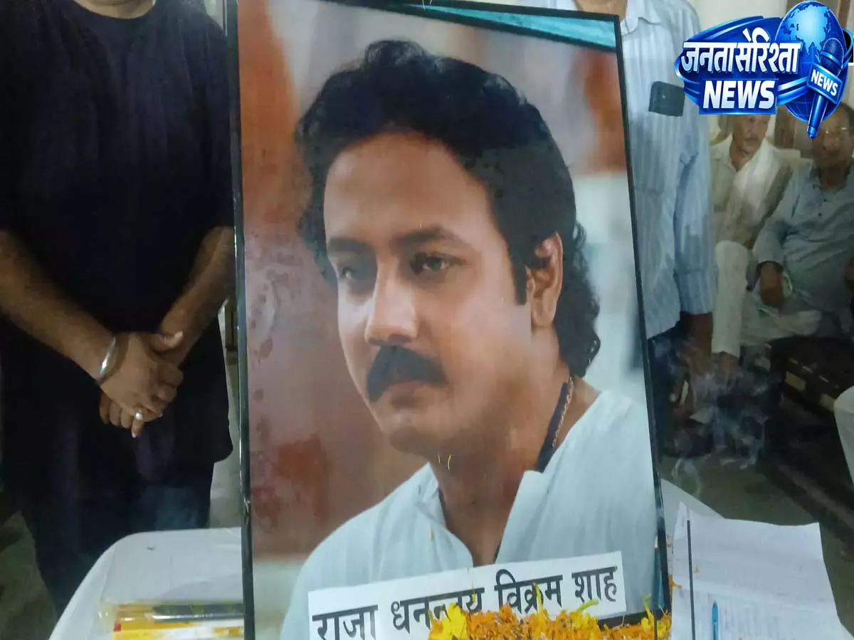 खुली जीप में राजा धनंजय का काफिला देखते ही उमड़ती थी भीड़ शाही अंदाज की कहानी खुली जीप में राजा धनंजय का काफिला देखते ही उमड़ती थी भीड़ शाही अंदाज की कहानी