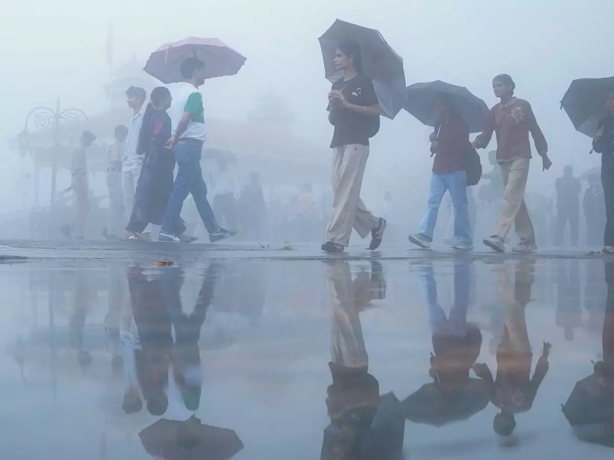 उत्तराखंड में फिर बिगड़ेगा मौसम का मिजाज, आठ जिलों में भारी बारिश का अलर्ट उत्तराखंड में फिर बिगड़ेगा मौसम का मिजाज, आठ जिलों में भारी बारिश का अलर्ट