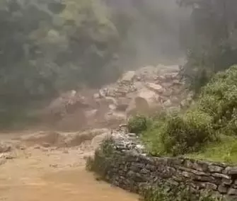 Pithoragarh: पिथौरागढ़ में मूसलाधार बारिश से बढ़ी परेशानी, जनजीवन प्रभावित Pithoragarh: पिथौरागढ़ में मूसलाधार बारिश से बढ़ी परेशानी, जनजीवन प्रभावित