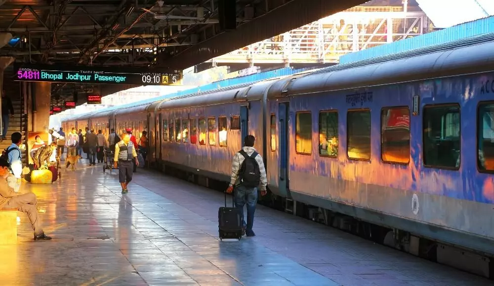 Jodhpur: रेलवे का बड़ा फैसला, सांबा स्टेशन पर अब रुकेगी भगत की कोठी-जम्मूतवी एक्सप्रेस Jodhpur: रेलवे का बड़ा फैसला, सांबा स्टेशन पर अब रुकेगी भगत की कोठी-जम्मूतवी एक्सप्रेस