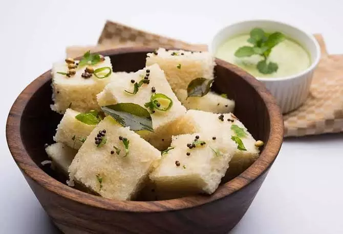 बचे चावल का लाजवाब मेकओवर: मिनटों में बनाएं ढोकला बचे चावल का लाजवाब मेकओवर: मिनटों में बनाएं ढोकला