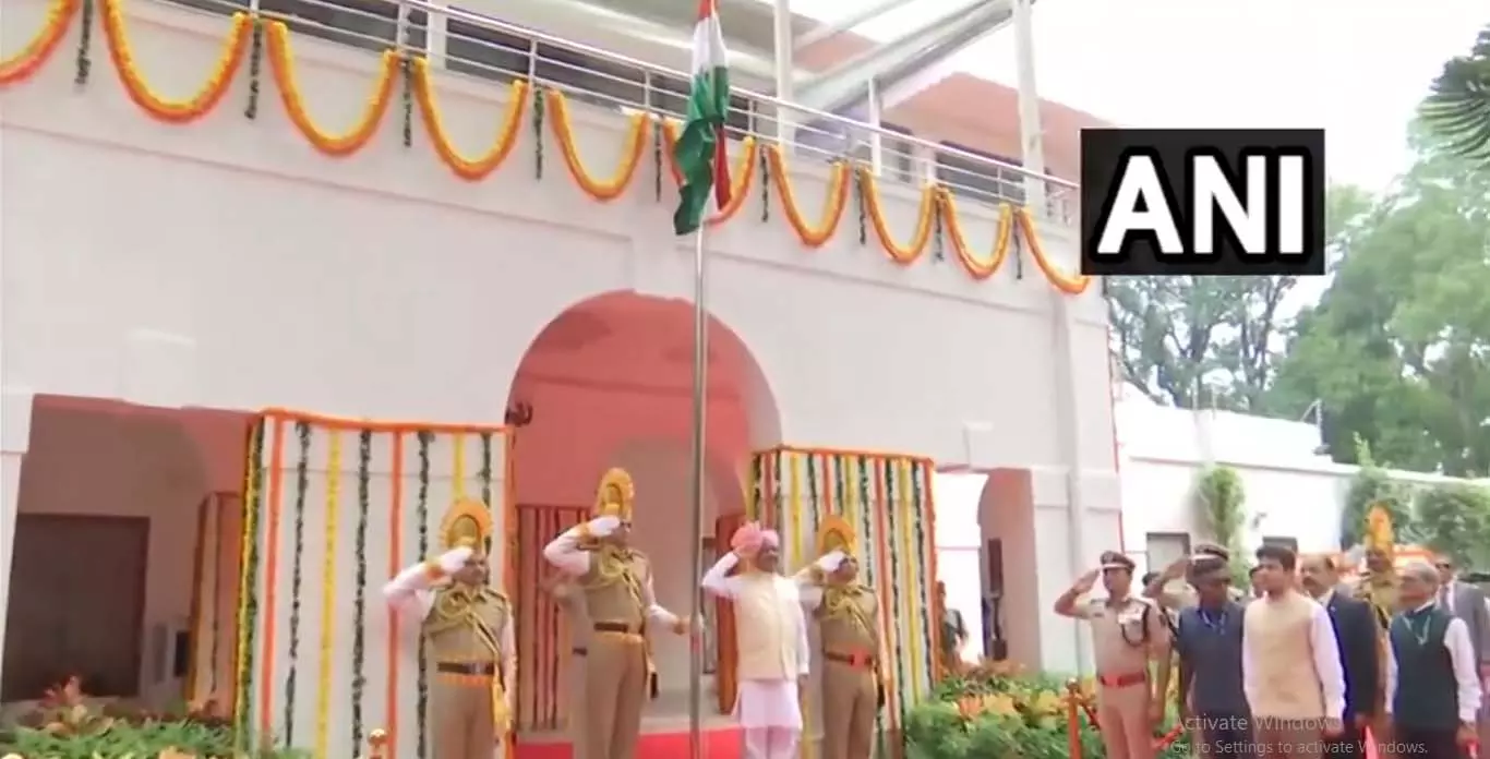 ओम बिरला ने अपने आवास पर 80वें स्वतंत्रता दिवस के अवसर पर राष्ट्रीय ध्वज तिरंगा फहराया ओम बिरला ने अपने आवास पर 80वें स्वतंत्रता दिवस के अवसर पर राष्ट्रीय ध्वज तिरंगा फहराया