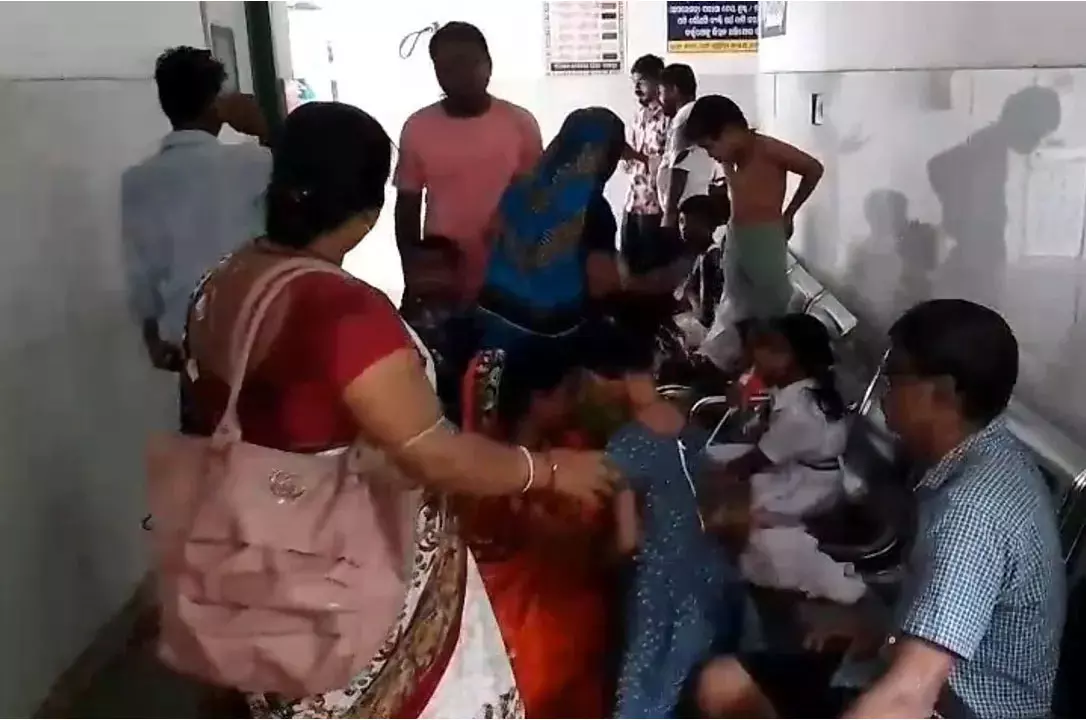बालेश्वर में स्वतंत्रता दिवस समारोह से पहले हादसा, छात्रों से भरा ऑटो पलटा छह बच्चे और चालक घायल बालेश्वर में स्वतंत्रता दिवस समारोह से पहले हादसा, छात्रों से भरा ऑटो पलटा छह बच्चे और चालक घायल