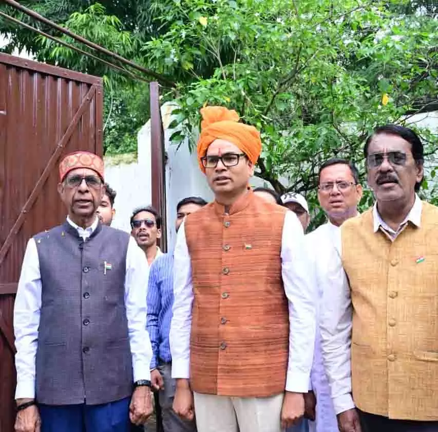 वित्त मंत्री ओपी चौधरी ने रायगढ़ में किया ध्वजारोहण, राष्ट्रध्वज को दी सलामी वित्त मंत्री ओपी चौधरी ने रायगढ़ में किया ध्वजारोहण, राष्ट्रध्वज को दी सलामी