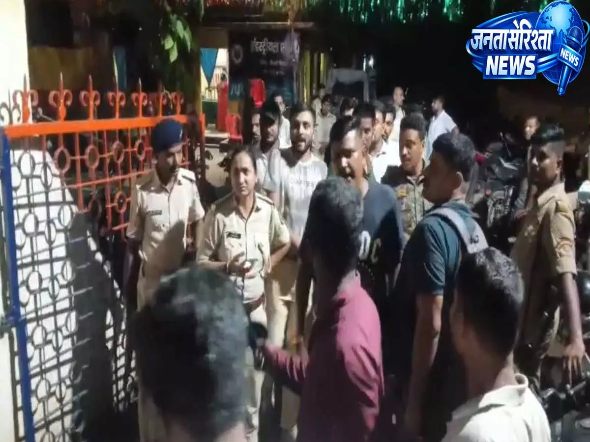 महिला दरोगा और सिपाही से बदसलूकी मामला हाजीपुर पुलिस ने शुरू की कार्रवाई महिला दरोगा और सिपाही से बदसलूकी मामला हाजीपुर पुलिस ने शुरू की कार्रवाई
