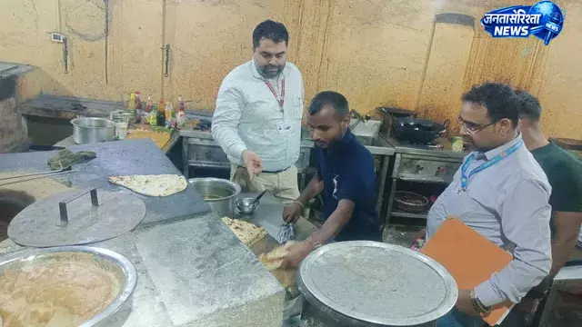 25 दुकानों की जांच, मिलावटी मिठाइयों पर शिकंजा 25 दुकानों की जांच, मिलावटी मिठाइयों पर शिकंजा