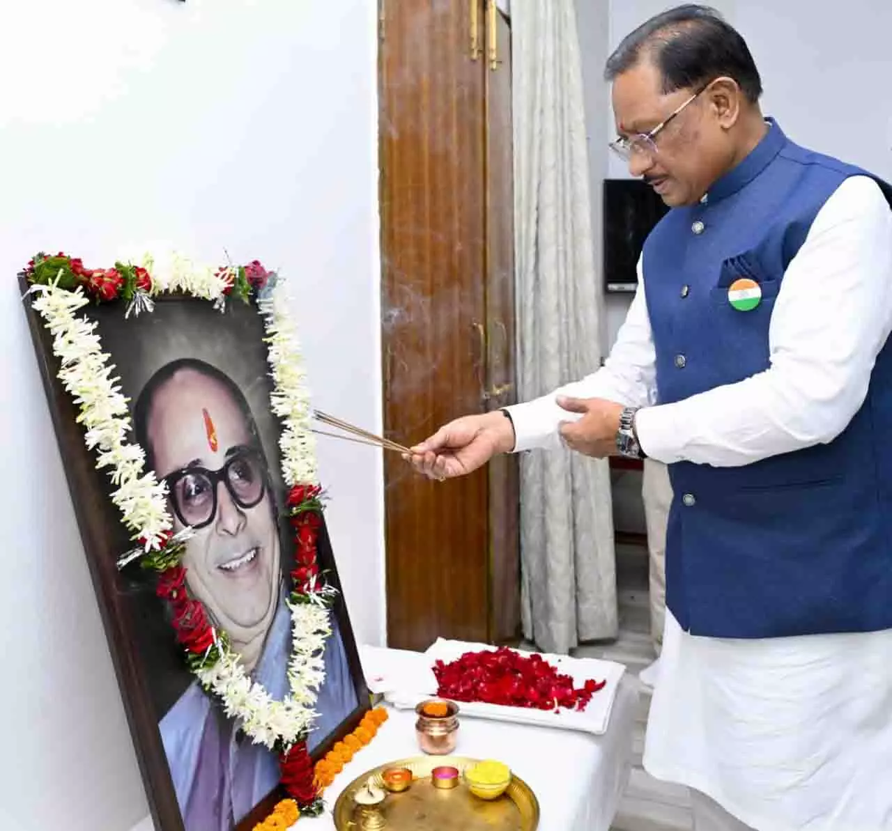 मुख्यमंत्री विष्णु देव साय ने कुशाभाऊ ठाकरे की जयंती पर किया नमन मुख्यमंत्री विष्णु देव साय ने कुशाभाऊ ठाकरे की जयंती पर किया नमन