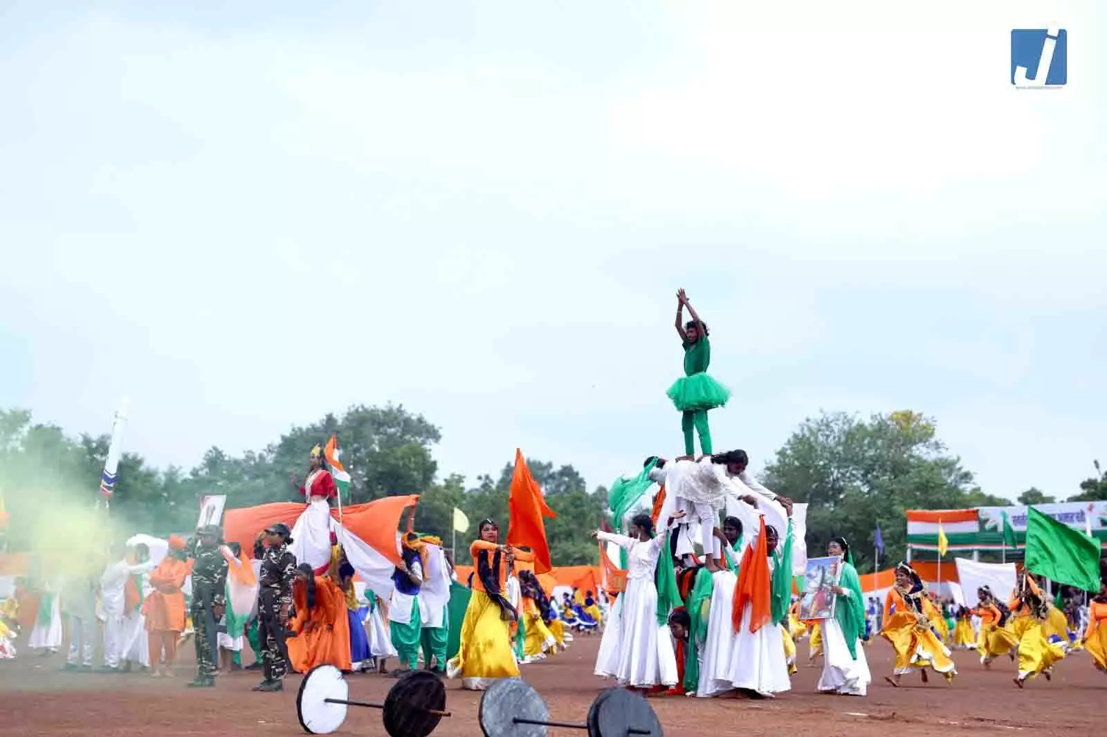स्वतंत्रता दिवस समारोह: शालेय विद्यार्थियों की सांस्कृतिक प्रस्तुतियों ने बांधा समां स्वतंत्रता दिवस समारोह: शालेय विद्यार्थियों की सांस्कृतिक प्रस्तुतियों ने बांधा समां