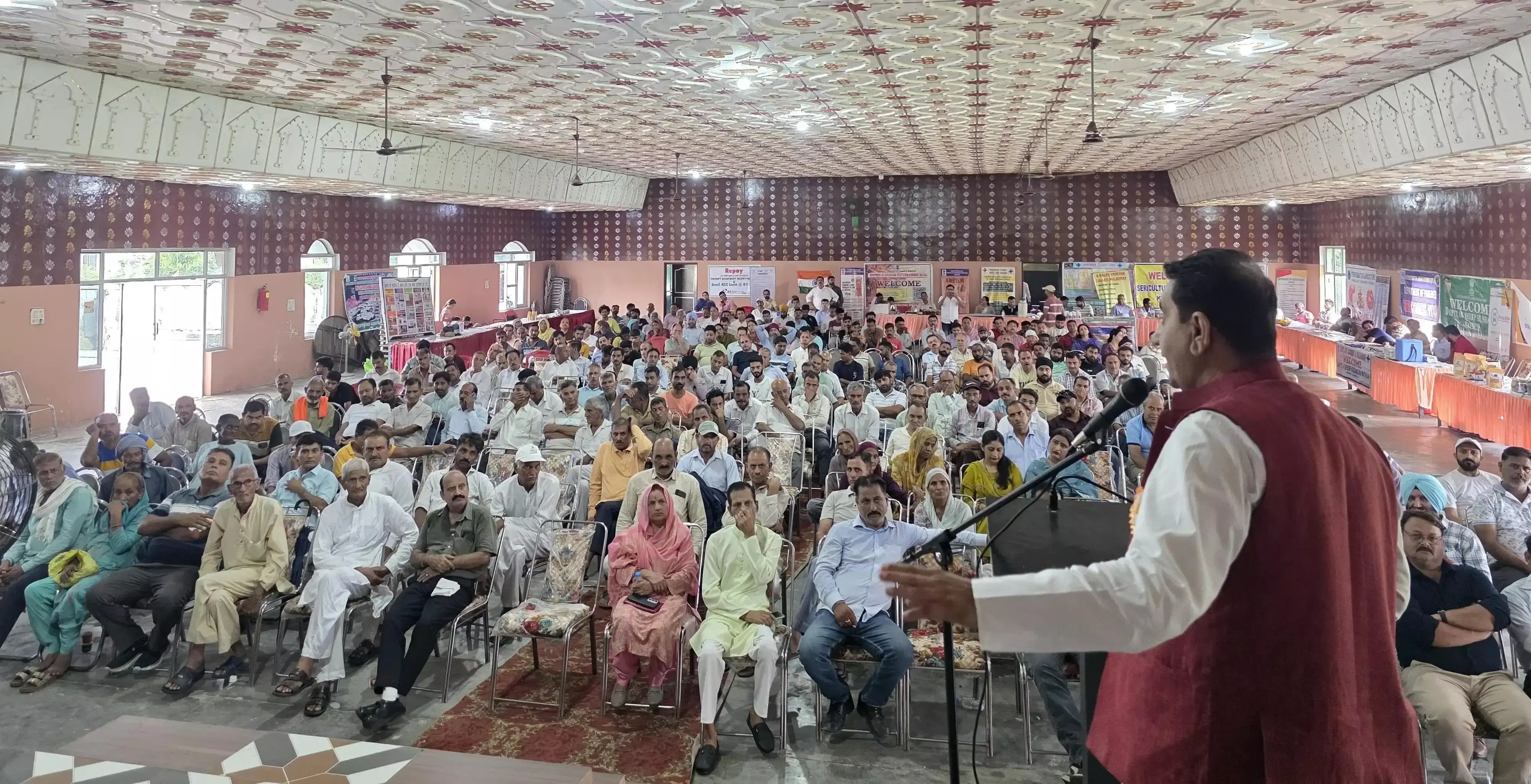 Kathua: आधुनिक तकनीक से खेती को बनाएं बेहतर, गांवों की अर्थव्यवस्था होगी मजबूत : राजीव जसरोटिया Kathua: आधुनिक तकनीक से खेती को बनाएं बेहतर, गांवों की अर्थव्यवस्था होगी मजबूत : राजीव जसरोटिया