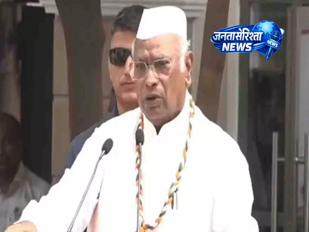 अर्थव्यवस्था बनाम नामकरण: स्वतंत्रता दिवस पर खड़गे का निशाना अर्थव्यवस्था बनाम नामकरण: स्वतंत्रता दिवस पर खड़गे का निशाना