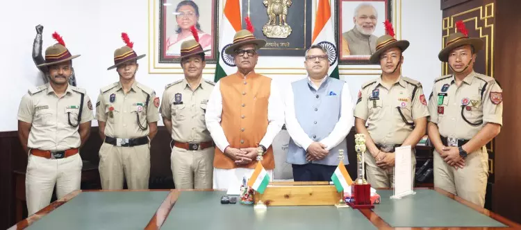 सिक्किम आर्म्ड पुलिस की नई वर्दी परंपरा का हिस्सा बनी सेरेमोनियल हैट लॉन्च सिक्किम आर्म्ड पुलिस की नई वर्दी परंपरा का हिस्सा बनी सेरेमोनियल हैट लॉन्च