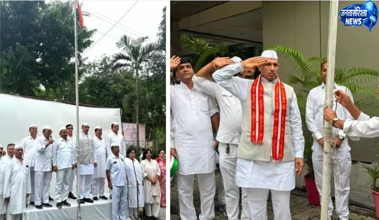 भोपाल PCC कार्यालय में जीतू पटवारी ने फहराया तिरंगा भोपाल PCC कार्यालय में जीतू पटवारी ने फहराया तिरंगा