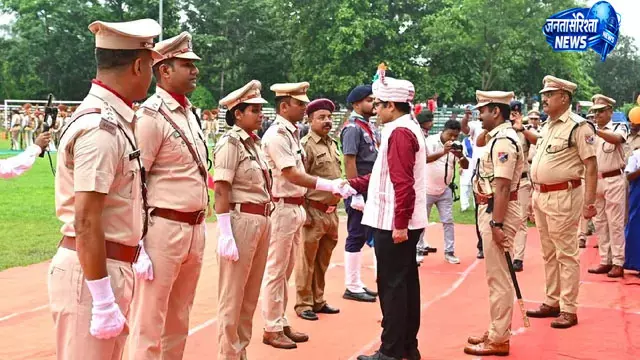 चक्रधरपुर रेल मंडल में हर्षोल्लास से मना स्वतंत्रता दिवस, DRM तरुण हुरिया ने फहराया तिरंगा चक्रधरपुर रेल मंडल में हर्षोल्लास से मना स्वतंत्रता दिवस, DRM तरुण हुरिया ने फहराया तिरंगा