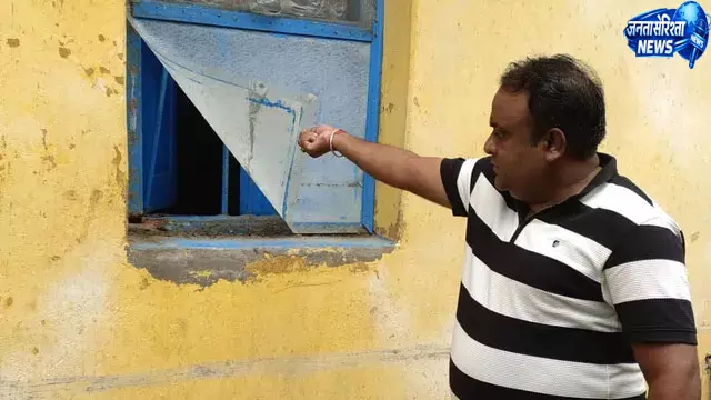 चास में बड़ी चोरी: मेडिकल संचालक के घर से 35 लाख के नकदी और जेवरात चोरी चास में बड़ी चोरी: मेडिकल संचालक के घर से 35 लाख के नकदी और जेवरात चोरी