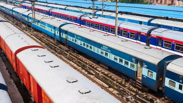 श्रावणी मेला में श्रद्धालुओं को राहत, किऊल के रास्ते चलेंगी पांच जोड़ी स्पेशल ट्रेनें श्रावणी मेला में श्रद्धालुओं को राहत, किऊल के रास्ते चलेंगी पांच जोड़ी स्पेशल ट्रेनें