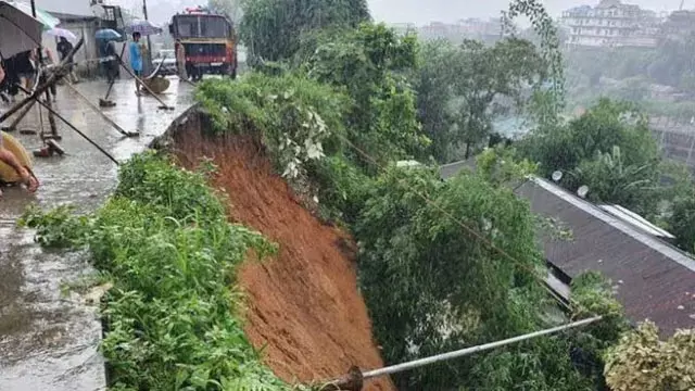 अरुणाचल प्रदेश में बाढ़ और लैंडस्लाइड का कहर, चार लोगों की मौत पांच जवान लापता अरुणाचल प्रदेश में बाढ़ और लैंडस्लाइड का कहर, चार लोगों की मौत पांच जवान लापता