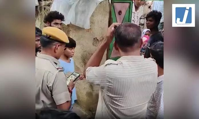 करंट लगने से एक साल की बच्ची समेत तीन बहनों की मौत, मचा कोहराम करंट लगने से एक साल की बच्ची समेत तीन बहनों की मौत, मचा कोहराम