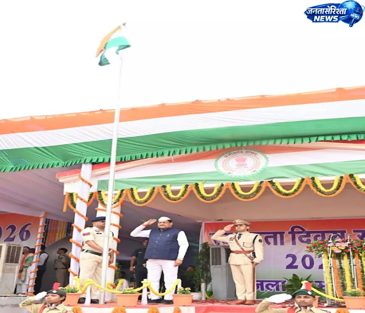 महासमुंद में मंत्री दयालदास बघेल ने किया ध्वजारोहण महासमुंद में मंत्री दयालदास बघेल ने किया ध्वजारोहण
