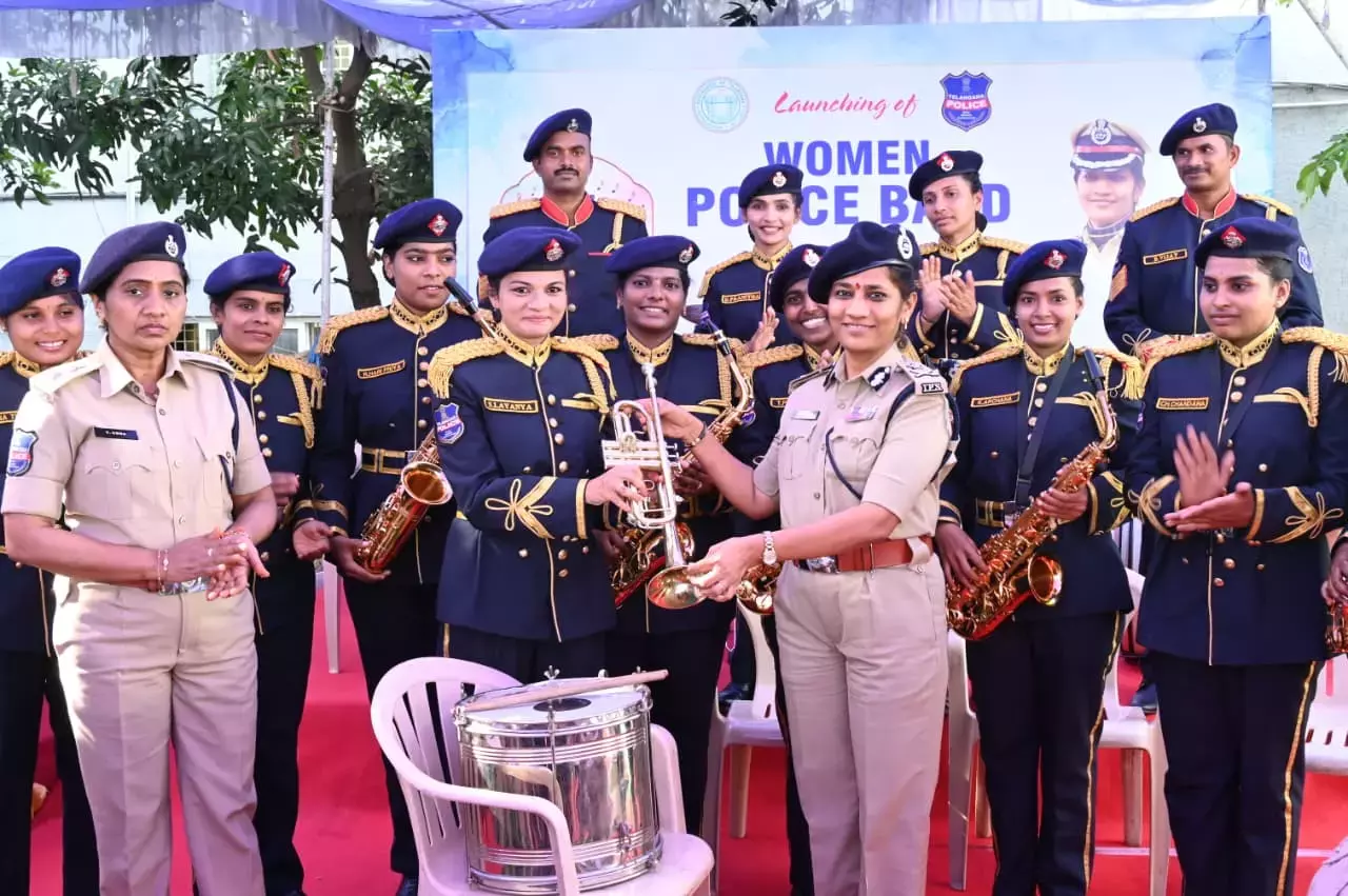 तेलंगाना को मल्कजगिरी में अपना पहला पूरी तरह से महिलाओं वाला पुलिस बैंड मिला तेलंगाना को मल्कजगिरी में अपना पहला पूरी तरह से महिलाओं वाला पुलिस बैंड मिला