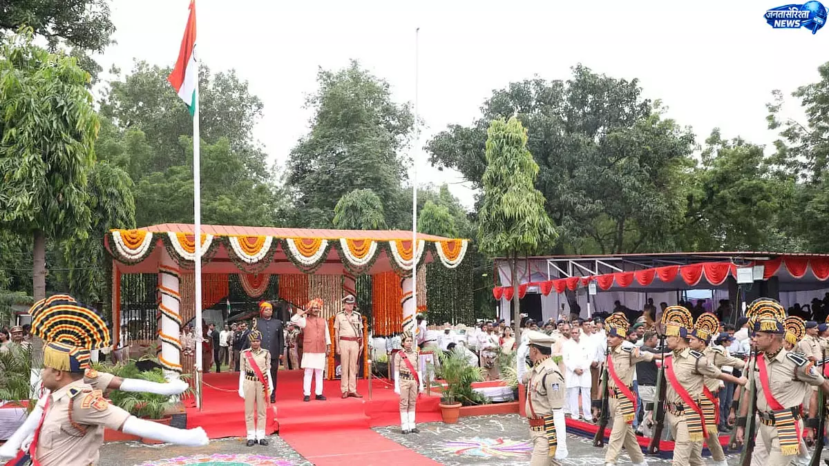 हर घर तिरंगा अभियान के रंग में रंगा जिला, मंत्री तुलसीराम सिलावट ने फहराया राष्ट्रीय ध्वज हर घर तिरंगा अभियान के रंग में रंगा जिला, मंत्री तुलसीराम सिलावट ने फहराया राष्ट्रीय ध्वज