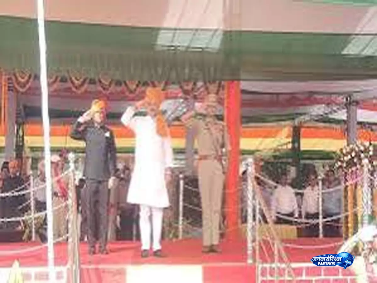 स्वतंत्रता दिवस पर शिक्षा मंत्री ने ली परेड की सलामी स्वतंत्रता दिवस पर शिक्षा मंत्री ने ली परेड की सलामी