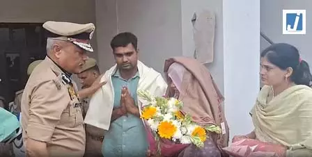 एसटीएफ के इंस्पेक्टर सुनील कुमार को मरणोपरांत कीर्ति चक्र, परिवार ने कहा- हमें गर्व है एसटीएफ के इंस्पेक्टर सुनील कुमार को मरणोपरांत कीर्ति चक्र, परिवार ने कहा- हमें गर्व है