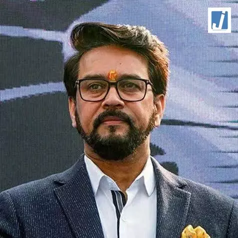 वंदे मातरम को लेकर कांग्रेस पर बरसे अनुराग ठाकुर वंदे मातरम को लेकर कांग्रेस पर बरसे अनुराग ठाकुर