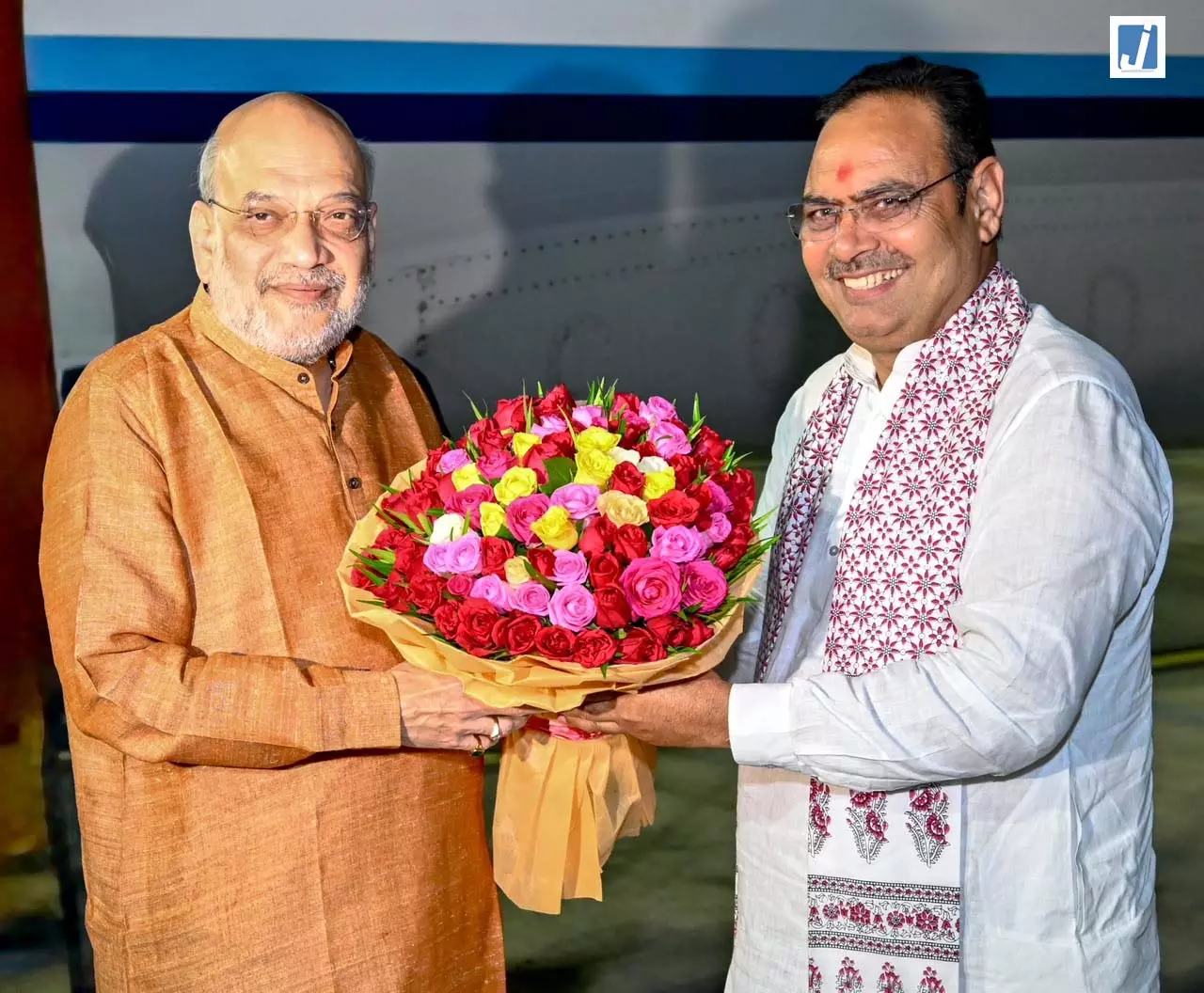 देर रात उदयपुर पहुंचे केंद्रीय गृह मंत्री अमित शाह, CM भजनलाल शर्मा ने किया स्वागत देर रात उदयपुर पहुंचे केंद्रीय गृह मंत्री अमित शाह, CM भजनलाल शर्मा ने किया स्वागत