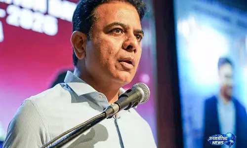 BRS के कार्यकारी अध्यक्ष KTR ने रेवंत रेड्डी की कुशल मज़दूरों वाली टिप्पणी की निंदा की BRS के कार्यकारी अध्यक्ष KTR ने रेवंत रेड्डी की कुशल मज़दूरों वाली टिप्पणी की निंदा की