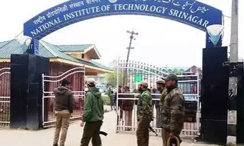SRINAGAR राष्ट्र निर्माण में युवाओं की भूमिका अहम: NIT निदेशक