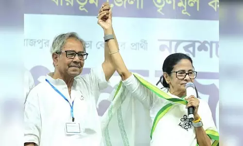 TMC के पूर्व विधायक आशीष बनर्जी पार्टी कार्यालय में मृत मिले, जांच में जुटी पुलिस TMC के पूर्व विधायक आशीष बनर्जी पार्टी कार्यालय में मृत मिले, जांच में जुटी पुलिस