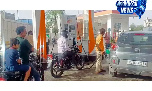 E20 और माइलेज पर सरकार ने दी बड़ी सफाई E20 और माइलेज पर सरकार ने दी बड़ी सफाई