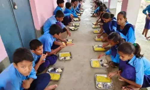 मिड-डे मील पर बढ़ेगी निगरानी, सुबह 10 बजे तक पोर्टल पर दर्ज करनी होगी छात्रों की हाजिरी मिड-डे मील पर बढ़ेगी निगरानी, सुबह 10 बजे तक पोर्टल पर दर्ज करनी होगी छात्रों की हाजिरी