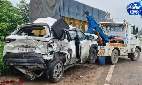 मंडी में फोरलेन पर तेज रफ्तार का कहर, कार हादसे में युवक की मौत, चार घायल
