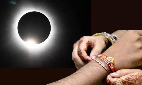 रक्षाबंधन 2026: चंद्र ग्रहण का साया, जानें राखी बांधने का शुभ मुहूर्त रक्षाबंधन 2026: चंद्र ग्रहण का साया, जानें राखी बांधने का शुभ मुहूर्त
