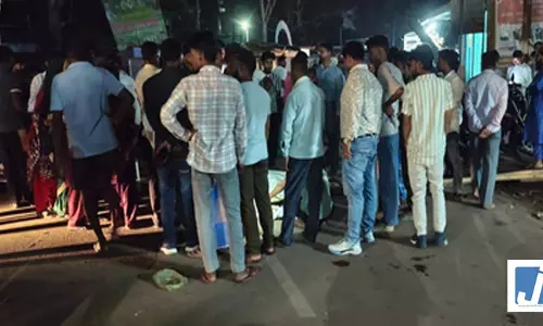अनियंत्रित स्कॉर्पियो ने बाइक को मारी टक्कर, पिता-पुत्री की मौत पत्नी गंभीर अनियंत्रित स्कॉर्पियो ने बाइक को मारी टक्कर, पिता-पुत्री की मौत पत्नी गंभीर
