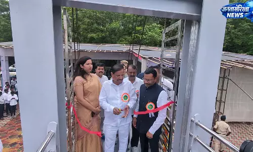 दाभोसा में ग्लास स्काईवॉक शुरू, पहाड़ियों और झरने का दिखेगा नजारा दाभोसा में ग्लास स्काईवॉक शुरू, पहाड़ियों और झरने का दिखेगा नजारा